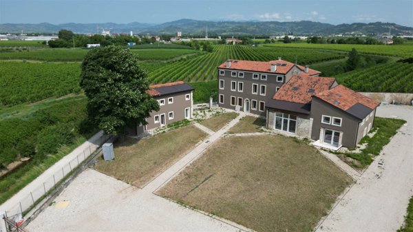appartamento in vendita a Lonigo in zona Almisano