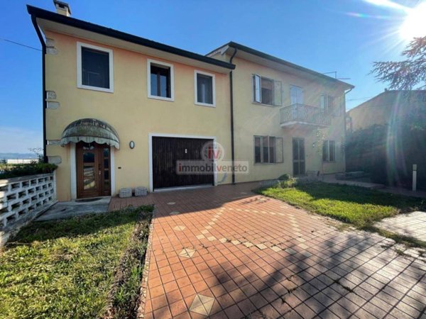 casa indipendente in vendita a Lonigo in zona Almisano