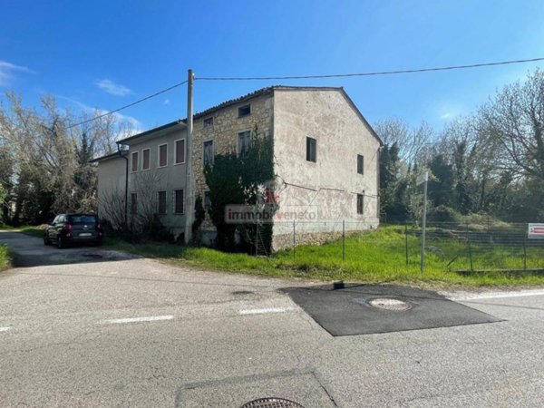 casa indipendente in vendita a Lonigo in zona Almisano