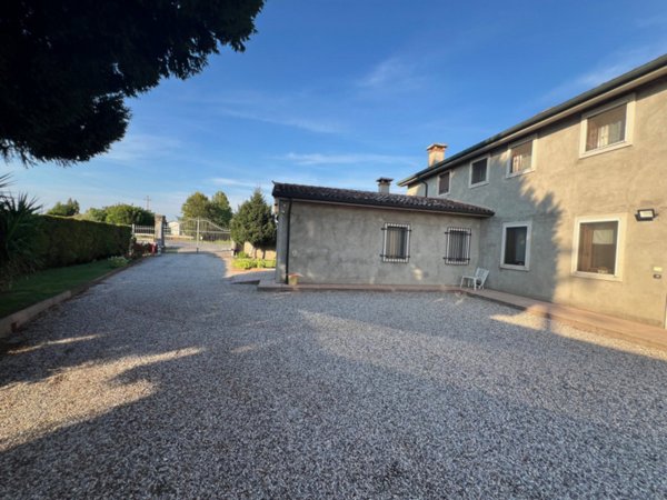 casa semindipendente in vendita a Lonigo
