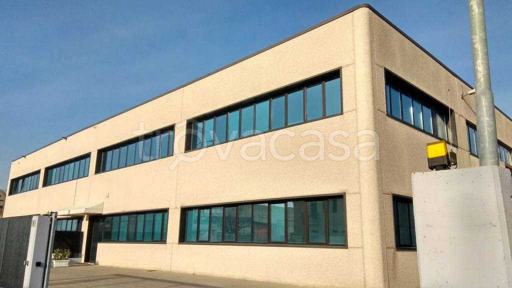 locale commerciale in vendita a Lonigo