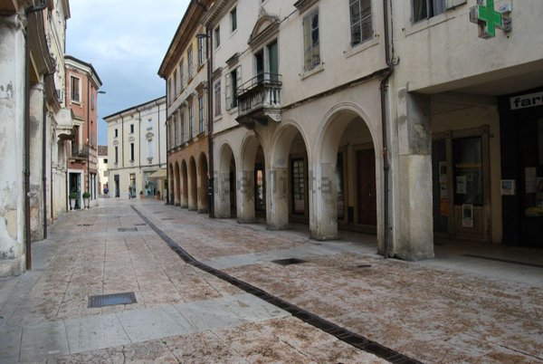 negozio in vendita a Lonigo