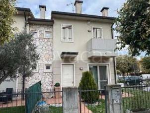 casa indipendente in vendita a Lonigo