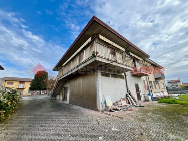 casa indipendente in vendita a Lonigo