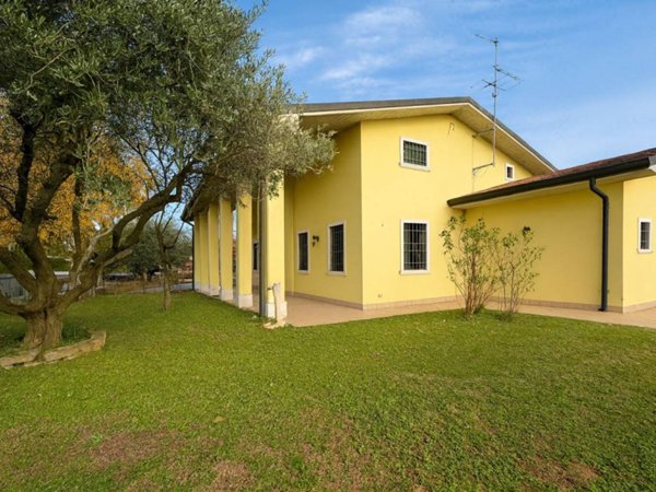 casa indipendente in vendita a Lonigo in zona Lobia Vicentina