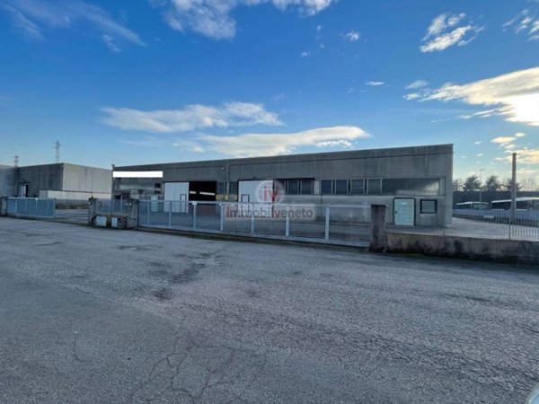 capannone in vendita a Lonigo