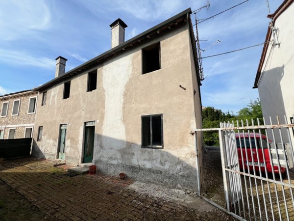 casale in vendita a Lonigo