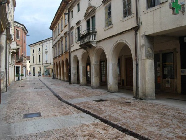 negozio in vendita a Lonigo