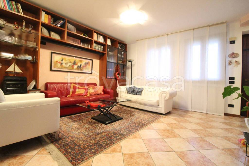 casa indipendente in vendita a Lonigo in zona Madonna