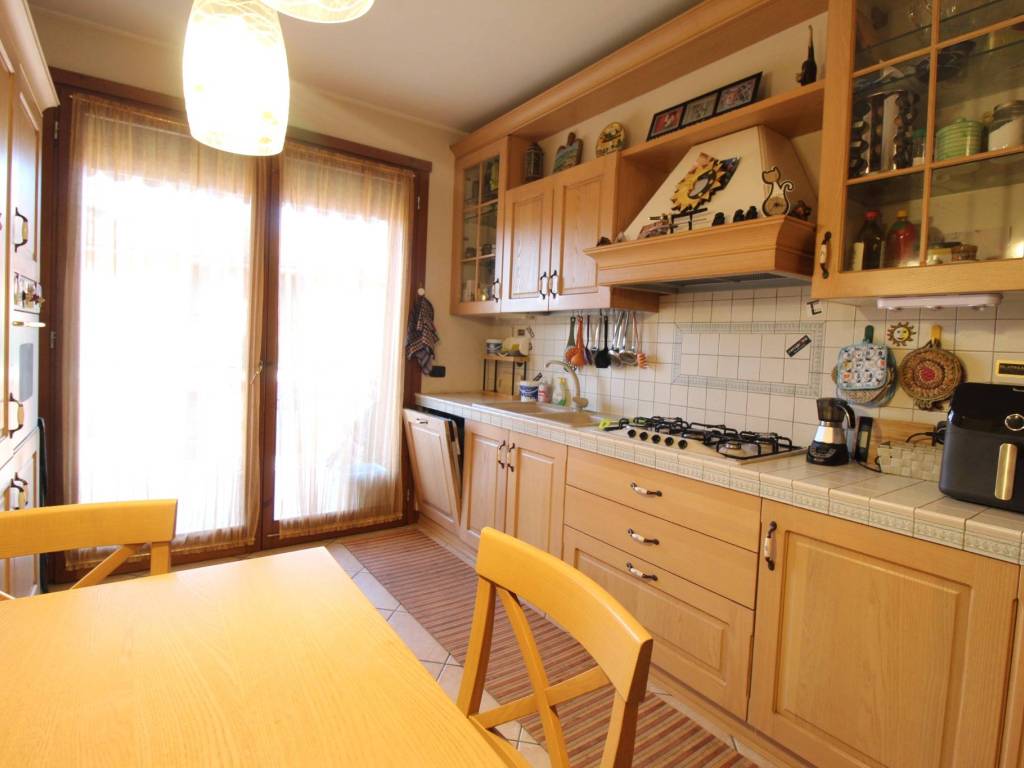 appartamento in vendita a Lonigo in zona Almisano