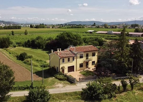 casa indipendente in vendita a Lonigo in zona Almisano