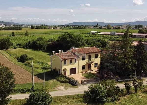 casa indipendente in vendita a Lonigo in zona Almisano