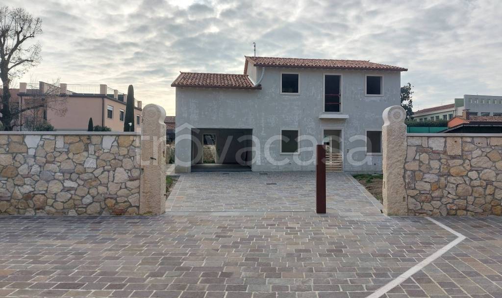 casa indipendente in vendita a Lonigo