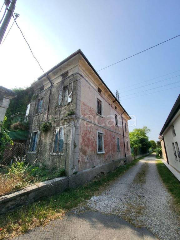 terreno edificabile in vendita a Lonigo