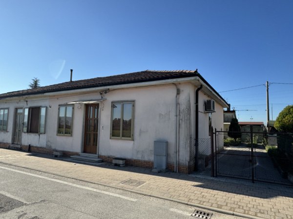 casa indipendente in vendita a Lonigo in zona Almisano