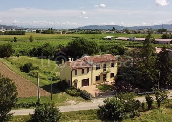 casa indipendente in vendita a Lonigo in zona Almisano