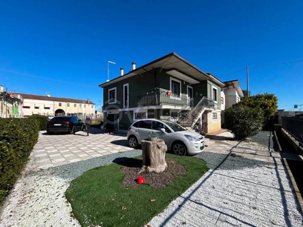 casa indipendente in vendita a Lonigo in zona Madonna