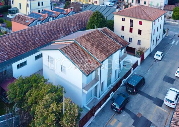 casa indipendente in vendita a Lonigo