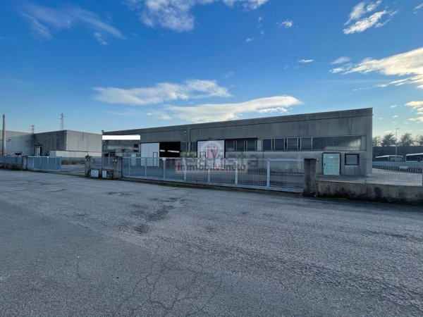 capannone in vendita a Lonigo