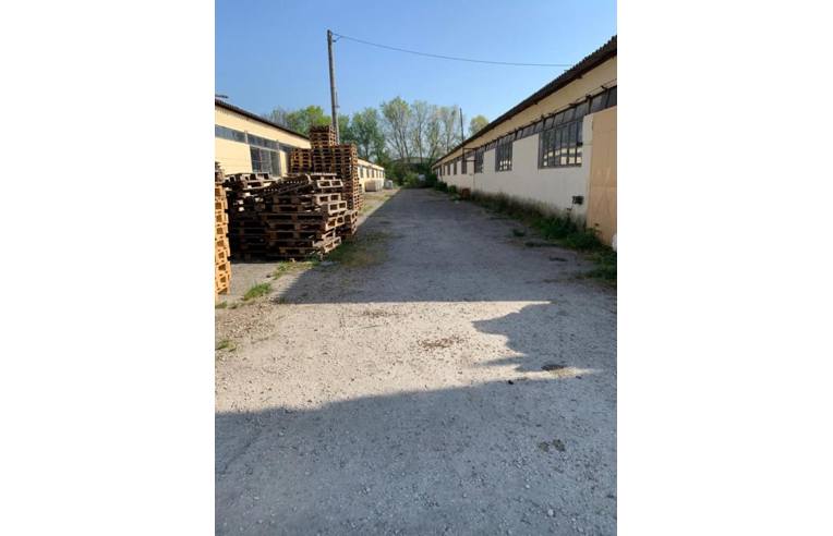 locale commerciale in vendita a Lonigo