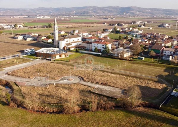 terreno edificabile in vendita a Lonigo in zona Almisano