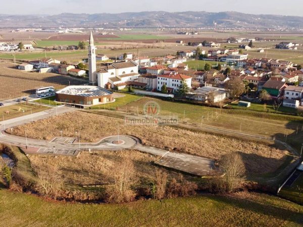 terreno edificabile in vendita a Lonigo in zona Almisano