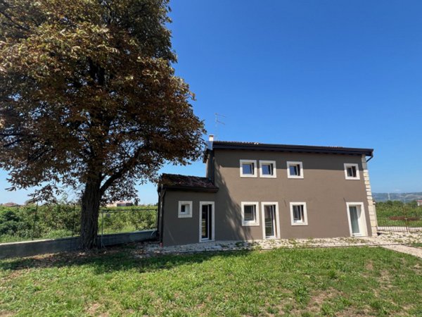 casa indipendente in vendita a Lonigo in zona Almisano