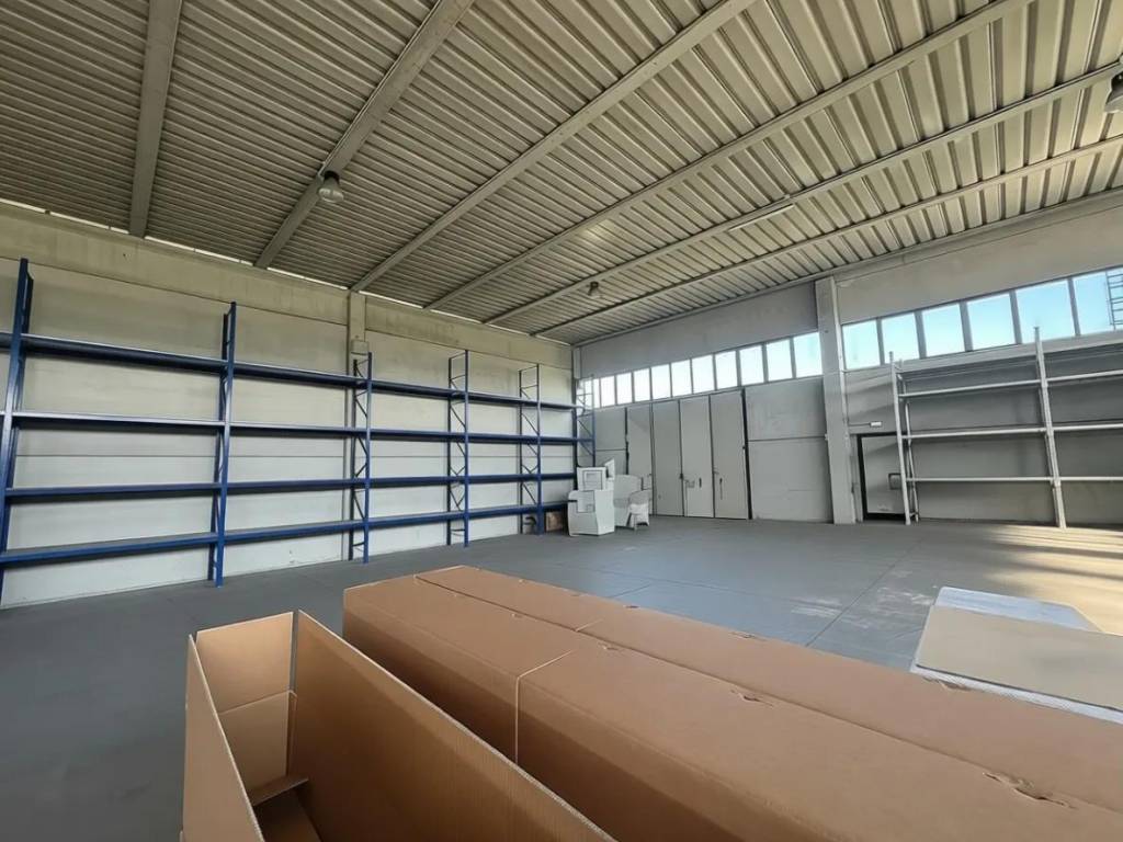 locale commerciale in vendita a Lonigo