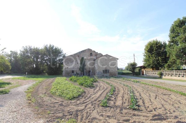 terreno in vendita a Lonigo in zona Madonna