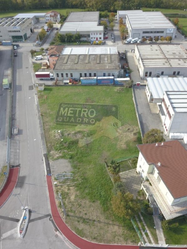 terreno edificabile in vendita a Lugo di Vicenza