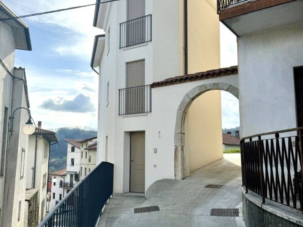 casa indipendente in vendita a Lugo di Vicenza