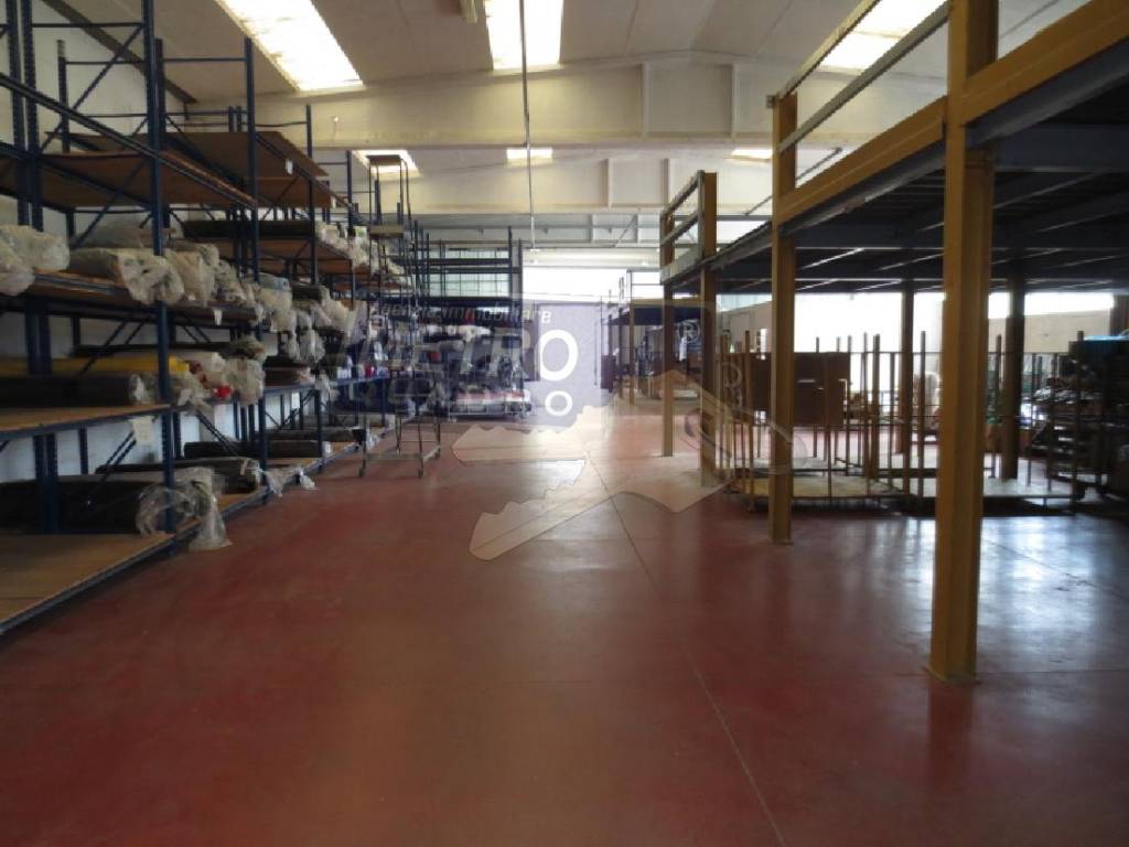 locale commerciale in vendita a Lugo di Vicenza