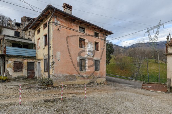 casa indipendente in vendita a Lugo di Vicenza