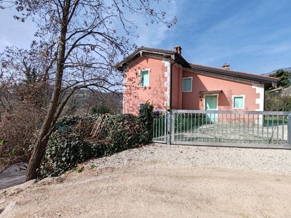casa indipendente in vendita a Lugo di Vicenza