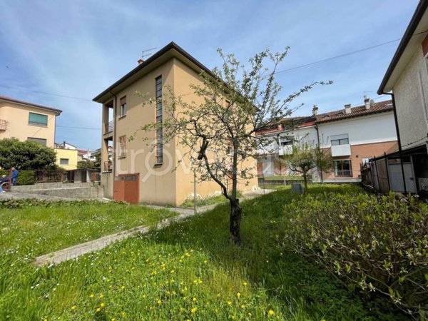 casa indipendente in vendita a Lugo di Vicenza
