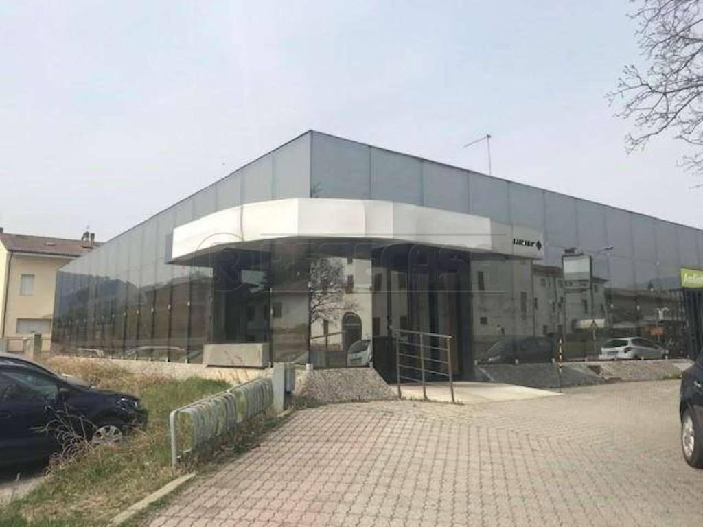 locale commerciale in vendita a Malo