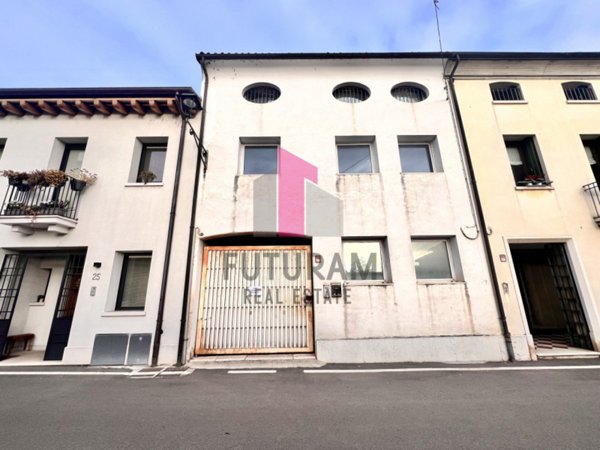 locale di sgombero in vendita a Malo