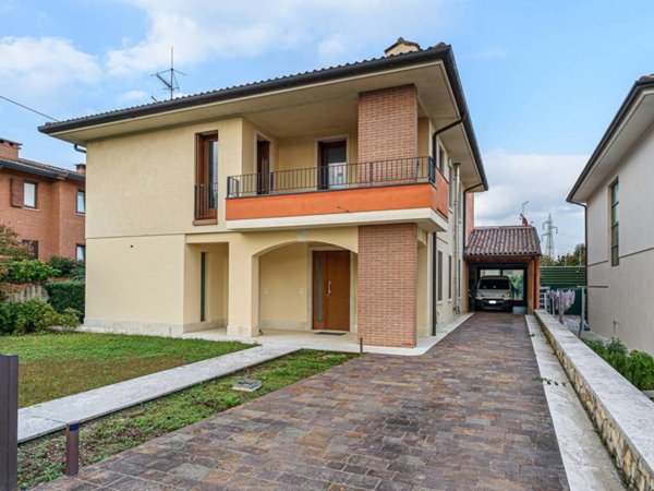 casa indipendente in vendita a Malo in zona Case