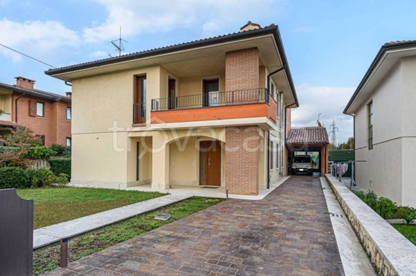 casa indipendente in vendita a Malo in zona Case
