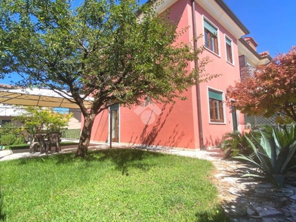 casa indipendente in vendita a Malo in zona Molina