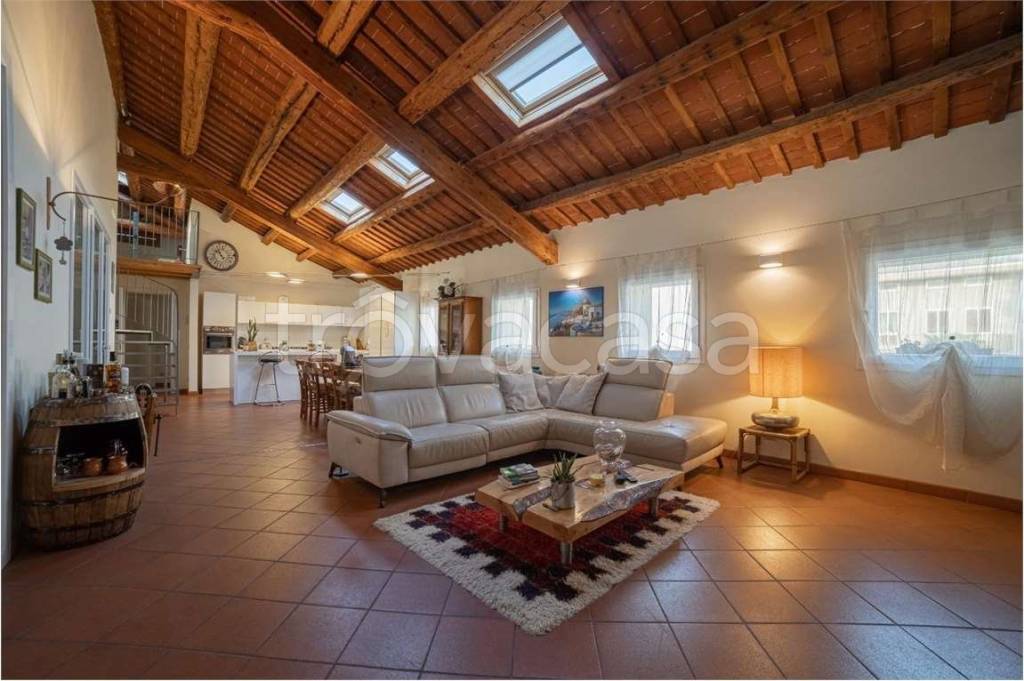 negozio in vendita a Malo in zona Molina