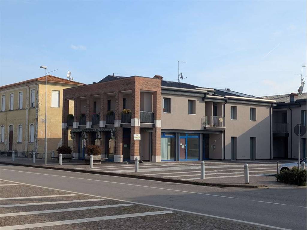 negozio in vendita a Malo in zona Molina