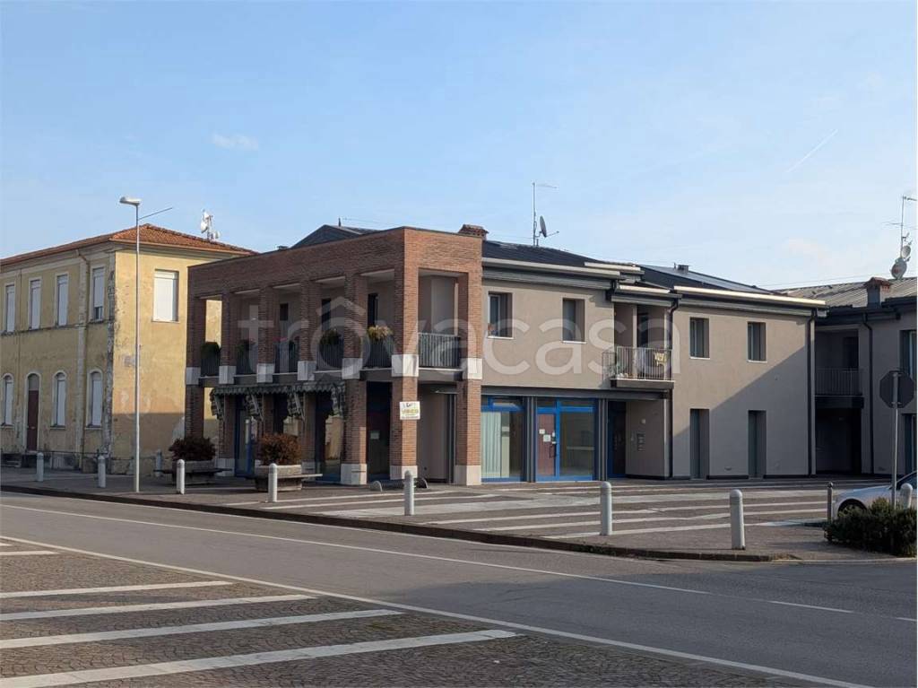 negozio in vendita a Malo in zona Molina