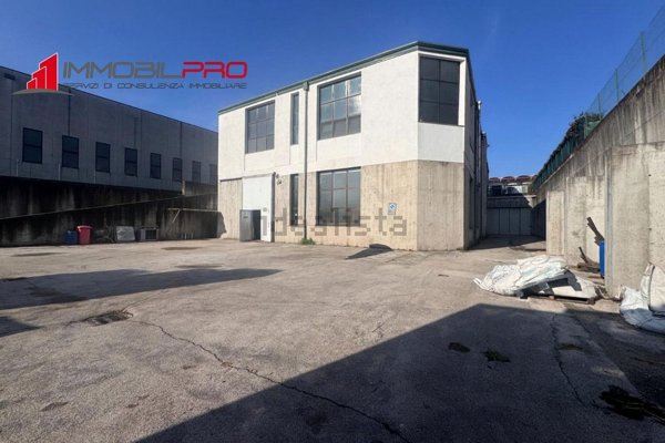 locale di sgombero in vendita a Malo