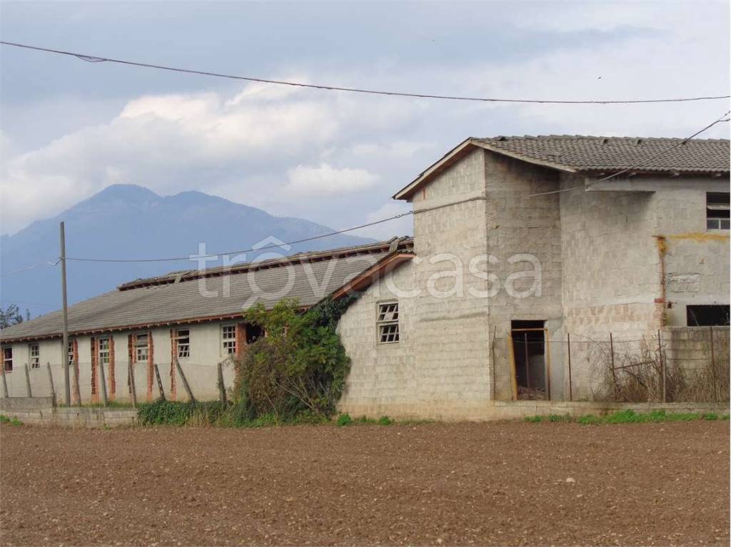 locale commerciale in vendita a Malo