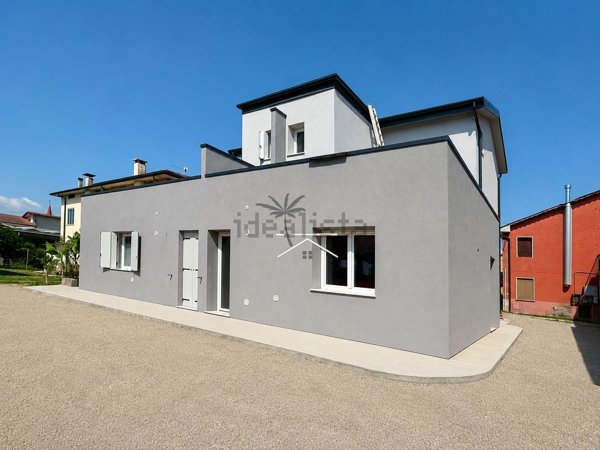 casa indipendente in vendita a Malo in zona Molina