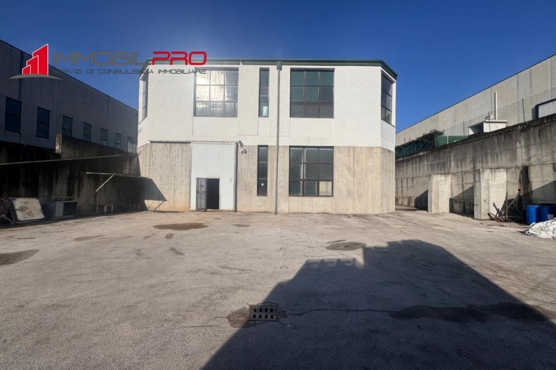casa semindipendente in vendita a Malo in zona Molina