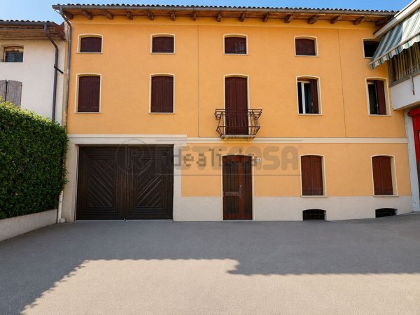 casa indipendente in vendita a Malo in zona Case