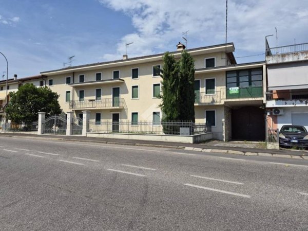 casa indipendente in vendita a Malo in zona Case