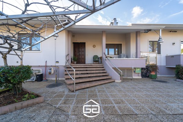 casa indipendente in vendita a Malo in zona Case